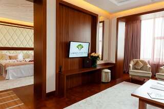 Отель Garden Park Inn Алматы Улучшенный люкс с кроватью размера «king-size»-3