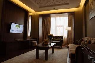 Отель Garden Park Inn Алматы Улучшенный люкс с кроватью размера «king-size»-5