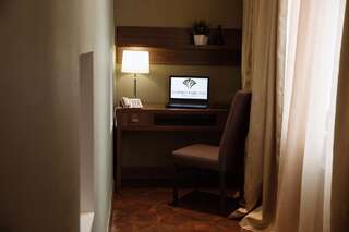 Отель Garden Park Inn Алматы Улучшенный двухместный номер Делюкс с 1 кроватью или 2 отдельными кроватями-4